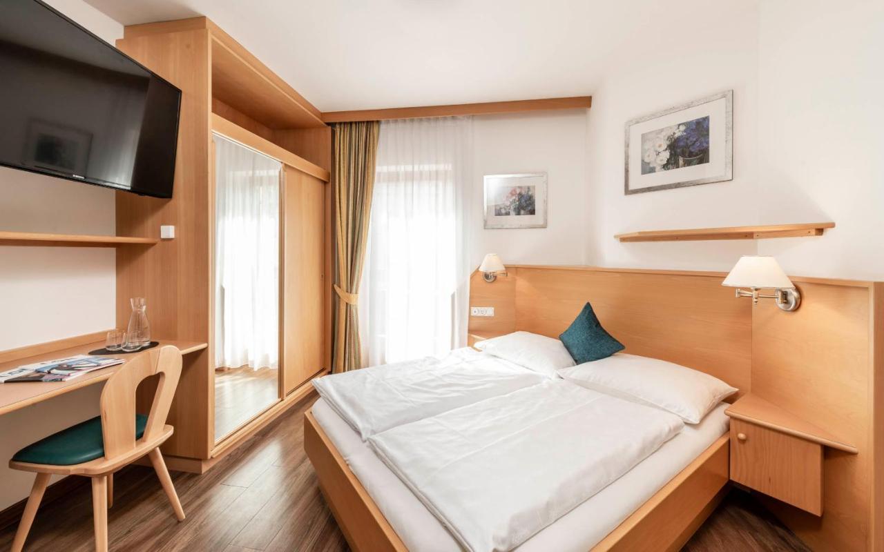 Roesslwirt Hotel Барбиано Екстериор снимка